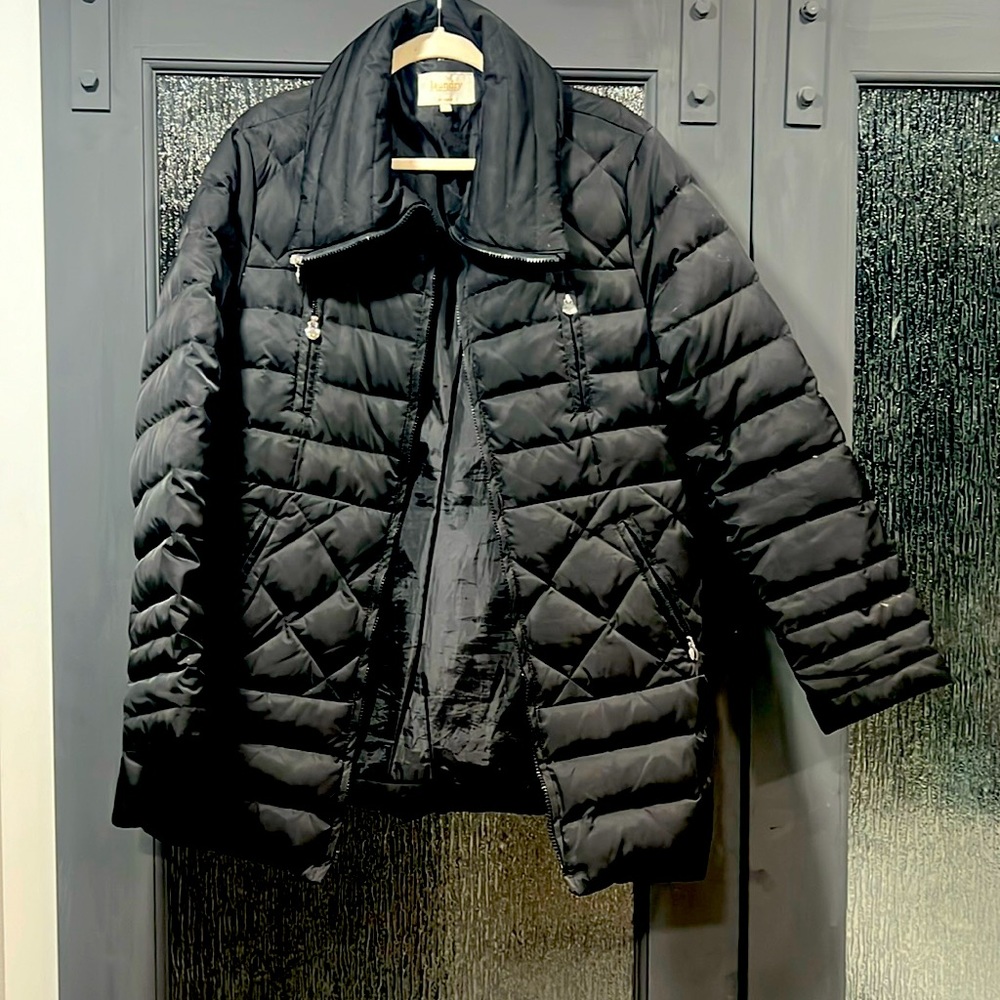 Very warm coat, great for windy days!!